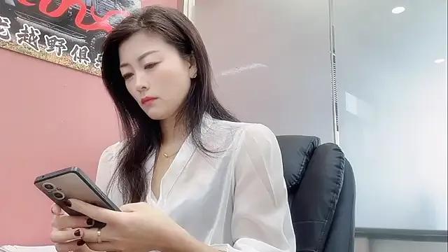 Maneki-nekoo on StripChat