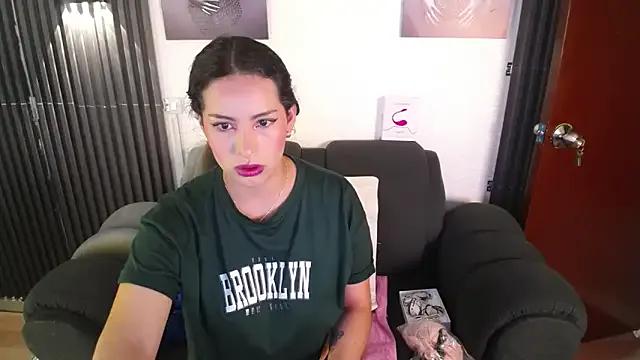 Mia_garcia28 — Show ass + spank *4