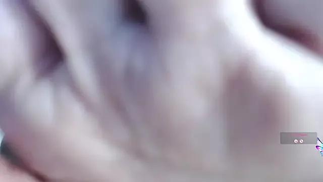 MOM_CAMILA on StripChat 