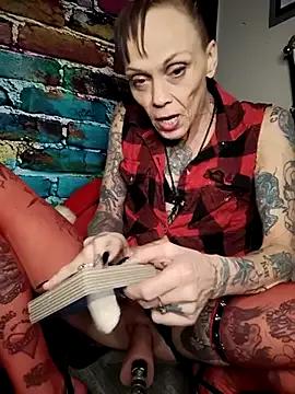 MommyMisfit on StripChat 