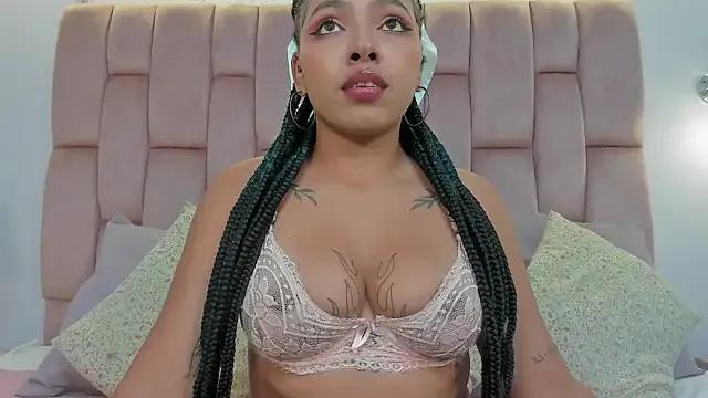 momo_ayasse on StripChat 