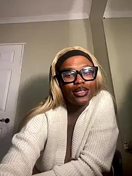 Moonzy77 on StripChat 