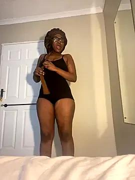 Moonzy77 on StripChat 