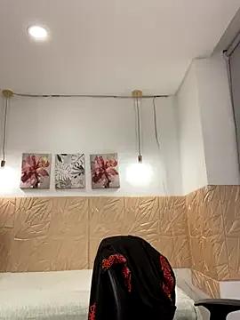 Nahomy_cute1 on StripChat