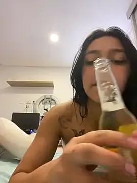 Nahomy_cute1 on StripChat