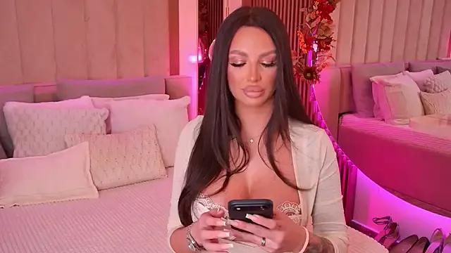 OliviaNoirr — Freechat on StripChat