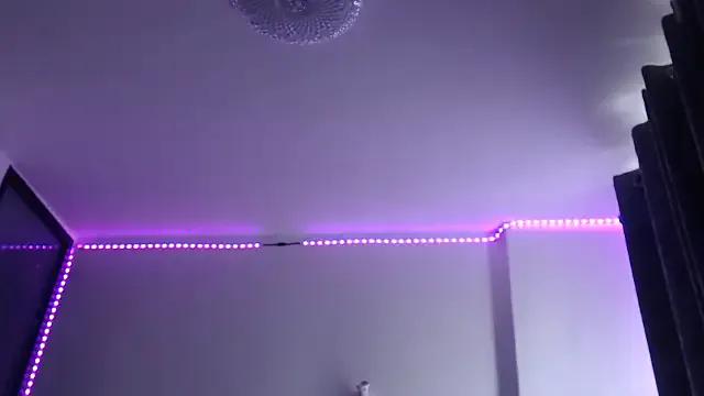 peeky_pinky on StripChat 