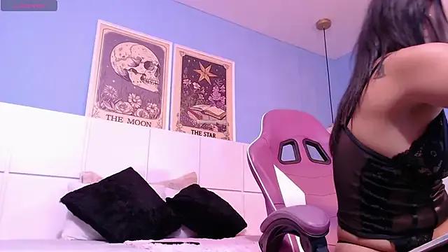 PenelopeBond on StripChat 