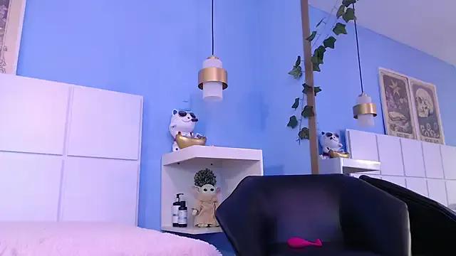 PenelopeBond on StripChat 