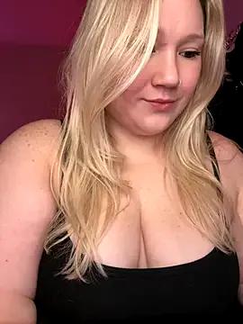 PiggyRose on StripChat 