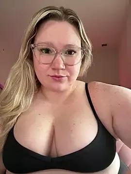 PiggyRose on StripChat 
