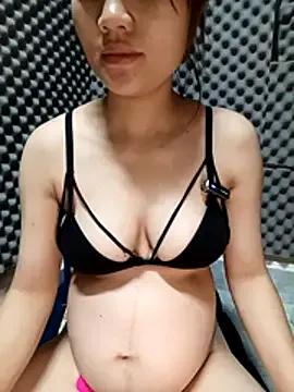 Pipi23_ on StripChat 