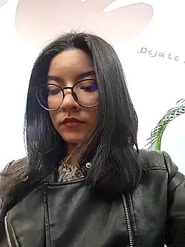 Pretty_roxxyy on StripChat