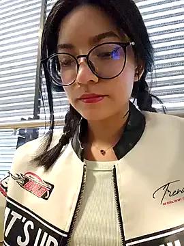 Pretty_roxxyy on StripChat