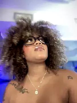 riri_brunnete on StripChat 