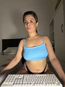 Romy-R-O —  montar dildo