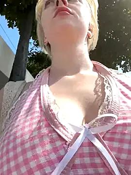 RonnieKiss — show pussy