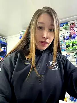 roouse — I SHOW MY TITS TO A CLIENT Shh!
