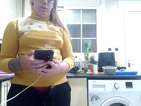 Roousse08 on StripChat 