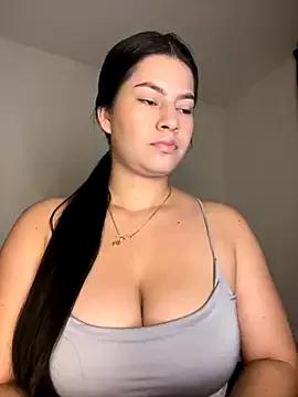 Saanvi21 on StripChat