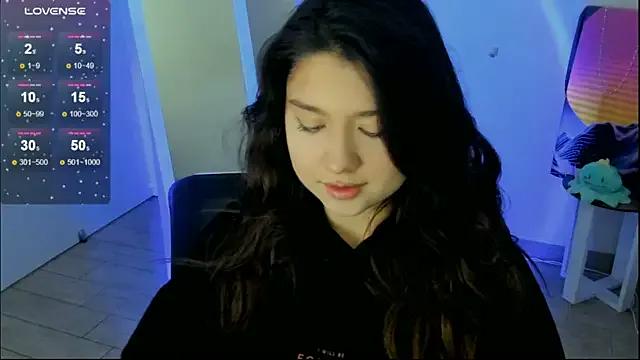 Sandra_Curly — Cream on the face