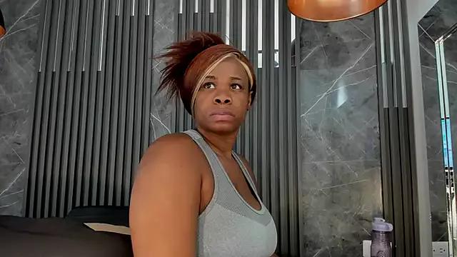 SaraiEvans on StripChat 