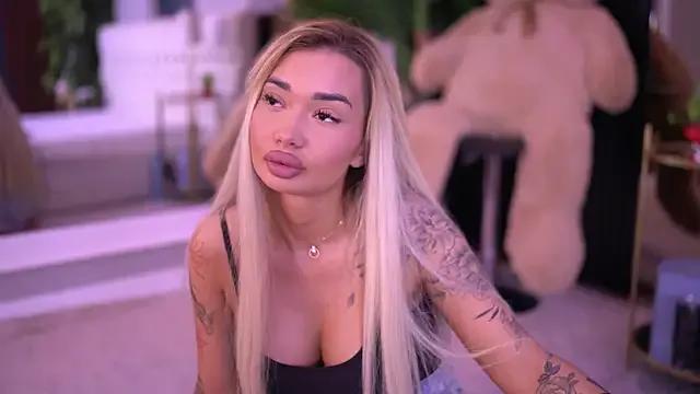 SashaFerrera on StripChat 