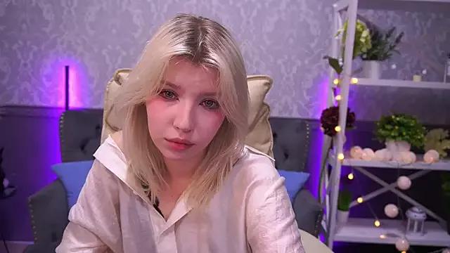 SelenaIris on StripChat 