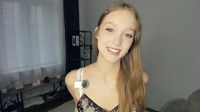 SerrenaAa on StripChat 