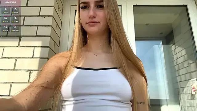 SweetJinny88 on StripChat 