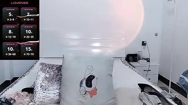 YIWA-2000 — Freechat on StripChat